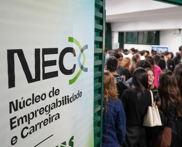 1� Feira da Empregabilidade re�ne centenas de pessoas na Unidade F�tima da Univ�s